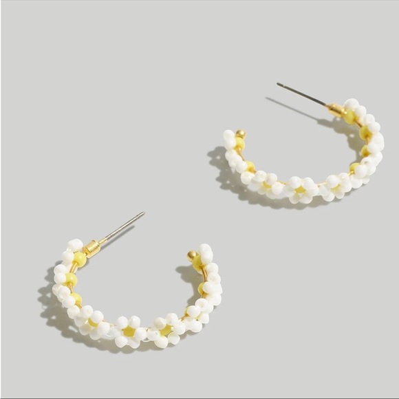 Madewell seed bead daisy hoop earring - Picture 3 of 11